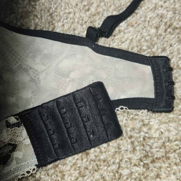 Victoria's Secret bra - Picture 5 of 6